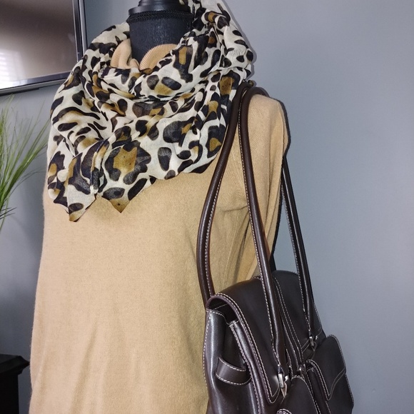 Ann Taylor Handpurse - Picture 3 of 8